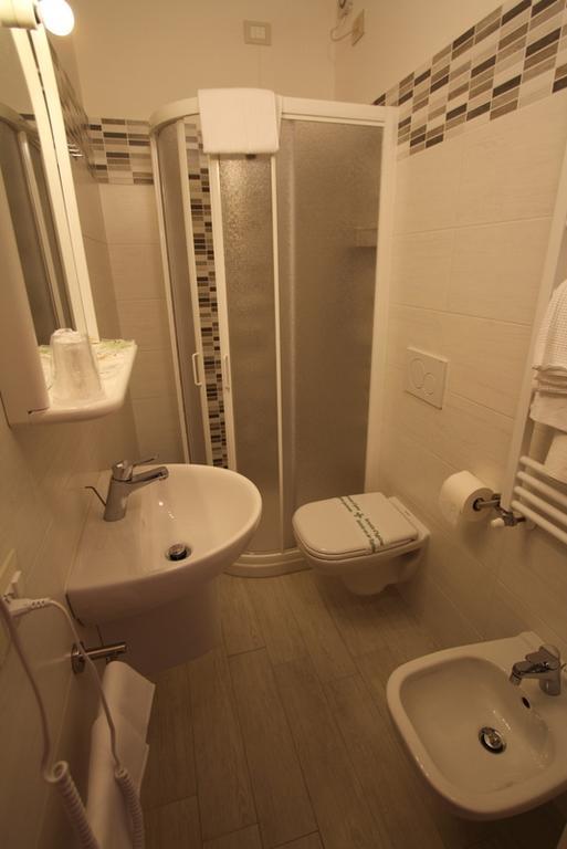 Hotel Montecarlo Lido di Camaiore Pokoj fotografie